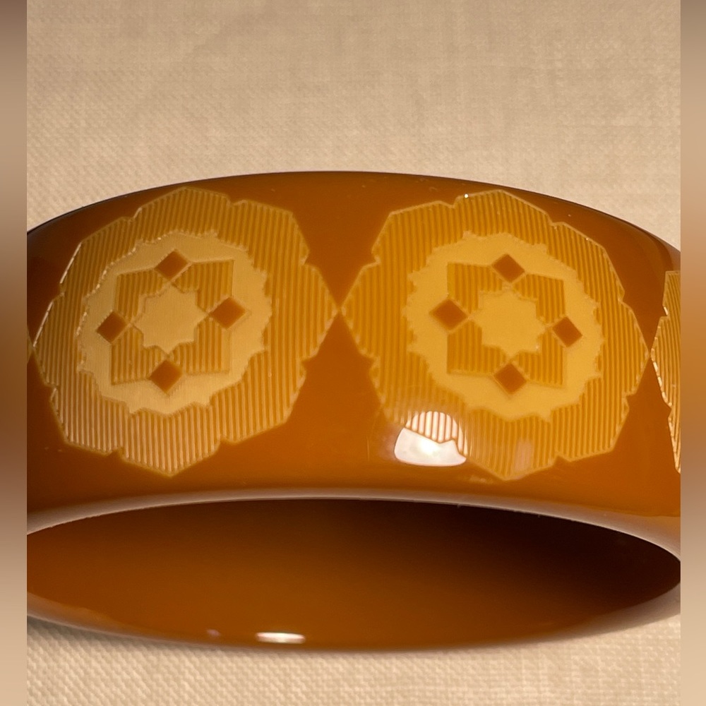 Tiffany & Co. Paloma Picasso Tan Caramel Zellige Resin Bangle with pouch and box